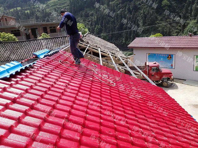 车河小学屋顶换瓦