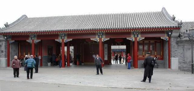 古建筑的屋顶非常漂亮。你知道这些古建筑有什么样的屋顶吗？